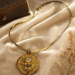 Vintage Capri Mythological Face Medallion Napier Chain Statement Necklace 17”